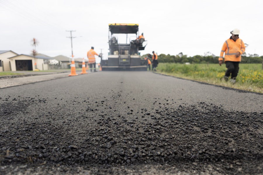 Roading team lays Bio Bind bitumen-alternative on New Plymouth road